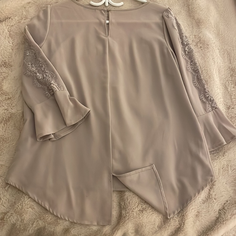 Blouse - Picture 2 of 3